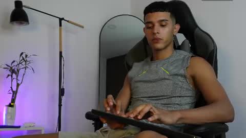 Snapshot of busterspinter chatting on 06-16-26, 12:35 Buster independent model online show from 06-16-26, 12:35