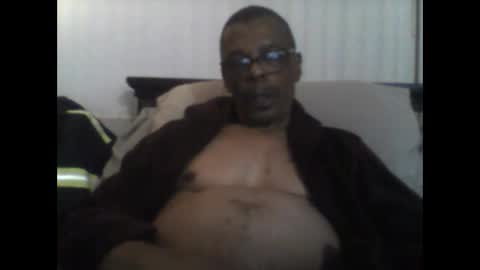 Snapshot of busturgutzgd11 chatting on 12-13-24, 06:21 Busturgutzgd1 online show from 12-13-24, 06:21