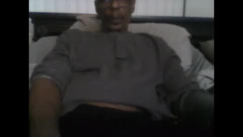 Snapshot of busturgutzgd11 chatting on 12-15-24, 01:02 Busturgutzgd1 online show from 12-15-24, 01:02