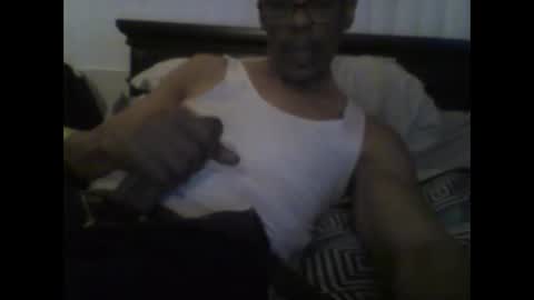 Snapshot of busturgutzgd11 chatting on 12-21-24, 04:30 Busturgutzgd1 online show from 12-21-24, 04:30