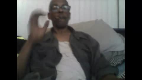 Snapshot of busturgutzgd11 chatting on 12-23-24, 05:49 Busturgutzgd1 online show from 12-23-24, 05:49