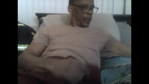 Snapshot of busturgutzgd11 chatting on 01-16-25, 08:54 Busturgutzgd1 online show from 01-16-25, 08:54