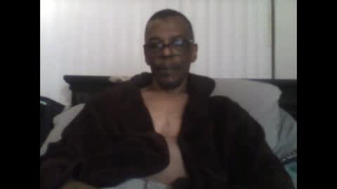 Snapshot of busturgutzgd11 chatting on 01-19-25, 01:33 Busturgutzgd1 online show from 01-19-25, 01:33