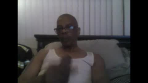 Snapshot of busturgutzgd11 chatting on 02-19-25, 08:55 Busturgutzgd1 online show from 02-19-25, 08:55