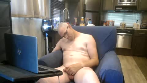 Snapshot of buttnaked4u1 chatting on 07-11-26, 06:43 buttnaked4u1 online show from 07-11-26, 06:43