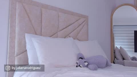 Snapshot of by_juliana chatting on 05-13-26, 11:11 online show from 05-13-26, 11:11