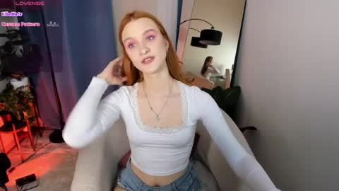 Snapshot of c_moonie_ chatting on 05-14-26, 08:59 Polly online show from 05-14-26, 08:59