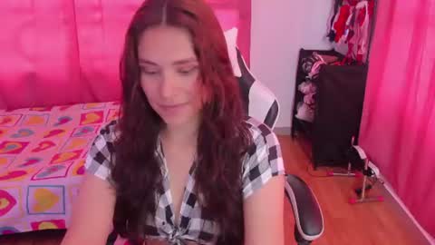 Snapshot of caelisse_cb chatting on 06-12-26, 05:45 caelisse_cb online show from 06-12-26, 05:45