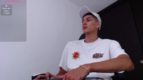 Snapshot of calavalerio chatting on 02-11-25, 03:51 Valerio online show from 02-11-25, 03:51