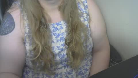 Snapshot of calcavorix chatting on 06-12-26, 12:42 Calie online show from 06-12-26, 12:42