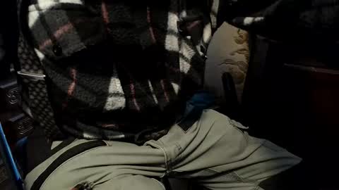 calinou17310878664 online show from 04-01-26, 03:20