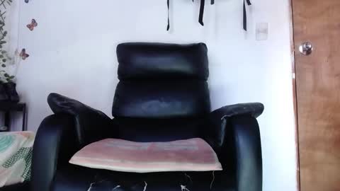 Snapshot of calioppe_10 chatting on 11-17-25, 01:28 Calioppe 10 online show from 11-17-25, 01:28