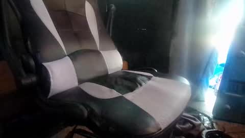 Snapshot of calisguitar chatting on 12-11-24, 09:23 Calisguitar online show from 12-11-24, 09:23