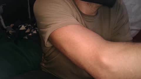 Snapshot of calisguitar chatting on 02-14-25, 10:28 Calisguitar online show from 02-14-25, 10:28