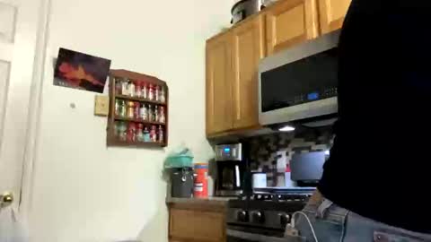 Snapshot of calishop1 chatting on 01-18-26, 03:32 calishop1 online show from 01-18-26, 03:32