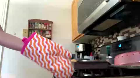 Snapshot of calishop1 chatting on 03-19-26, 08:35 calishop1 online show from 03-19-26, 08:35