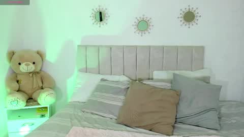 Snapshot of call_me_nora chatting on 04-26-26, 06:00 NORA online show from 04-26-26, 06:00