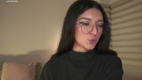 Snapshot of call_me_rosie chatting on 06-10-26, 01:06 online show from 06-10-26, 01:06