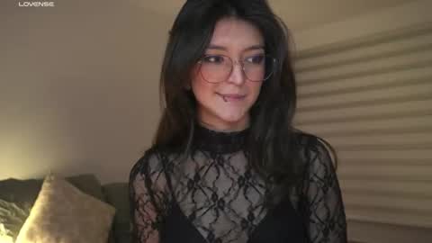 Snapshot of call_me_rosie chatting on 06-19-26, 01:10 online show from 06-19-26, 01:10