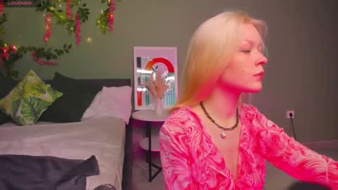 Robin online show from 11-19-25, 11:10