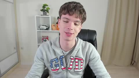 Snapshot of calvin_loves_you chatting on 02-05-25, 07:10 Hey I am Calvin online show from 02-05-25, 07:10