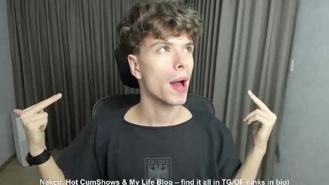 Snapshot of calvin_loves_you chatting on 11-09-25, 02:15 Hey I am Calvin online show from 11-09-25, 02:15