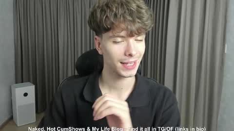 Snapshot of calvin_loves_you chatting on 11-30-25, 02:21 Hey I am Calvin online show from 11-30-25, 02:21