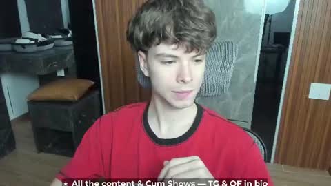 Snapshot of calvin_loves_you chatting on 06-20-26, 05:16 Hey I am Calvin online show from 06-20-26, 05:16