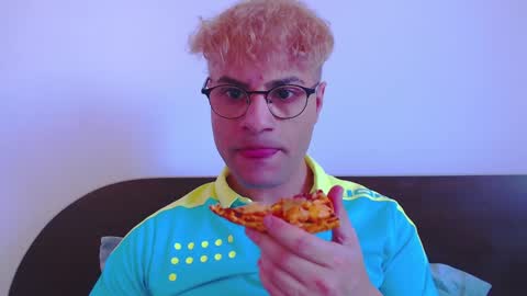 Snapshot of calvinjohnlad chatting on 01-23-25, 12:41 Calvinjohnlad online show from 01-23-25, 12:41