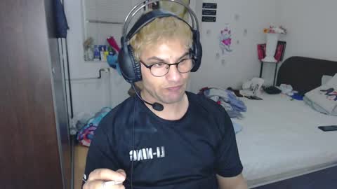 Snapshot of calvinjohnlad chatting on 03-08-25, 07:09 Calvinjohnlad online show from 03-08-25, 07:09