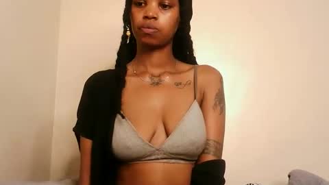 Snapshot of cam_she99 chatting on 05-08-26, 12:10 sunflower mommy online show from 05-08-26, 12:10
