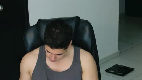 Snapshot of camara110 chatting on 06-24-26, 01:37 camara110 online show from 06-24-26, 01:37