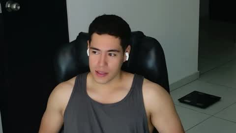 Snapshot of camara110 chatting on 06-25-26, 01:27 camara110 online show from 06-25-26, 01:27