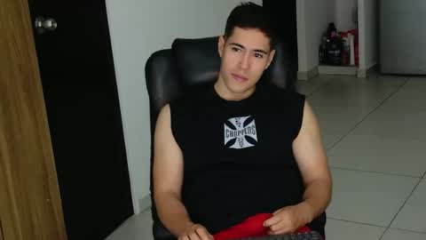 Snapshot of camara110 chatting on 07-10-26, 02:05 camara110 online show from 07-10-26, 02:05