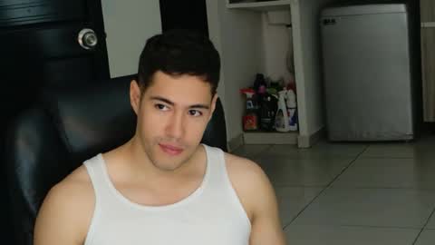 Snapshot of camara110 chatting on 07-14-26, 02:38 camara110 online show from 07-14-26, 02:38