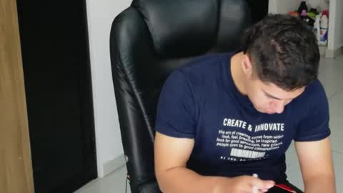 Snapshot of camara110 chatting on 07-16-26, 04:07 camara110 online show from 07-16-26, 04:07