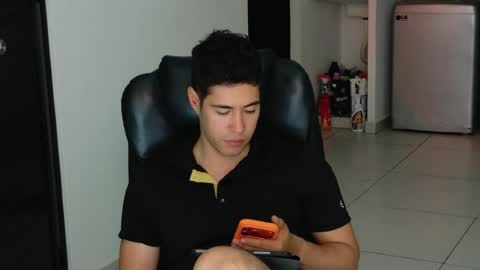 Snapshot of camara110 chatting on 07-24-26, 12:52 camara110 online show from 07-24-26, 12:52