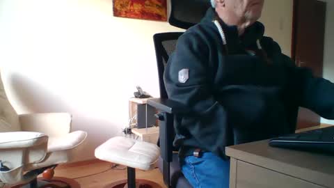 camcologne online show from 12-20-24, 03:00