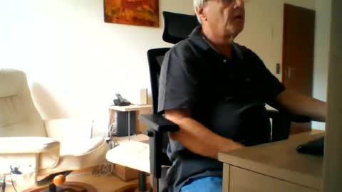 Snapshot of camcologne chatting on 06-12-26, 08:24 camcologne online show from 06-12-26, 08:24