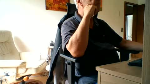 Snapshot of camcologne chatting on 06-14-26, 10:28 camcologne online show from 06-14-26, 10:28