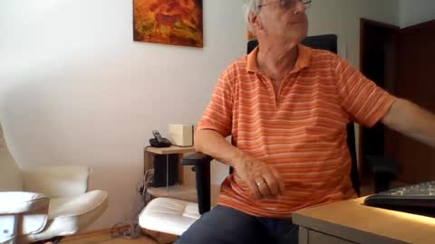 Snapshot of camcologne chatting on 07-13-26, 03:15 camcologne online show from 07-13-26, 03:15