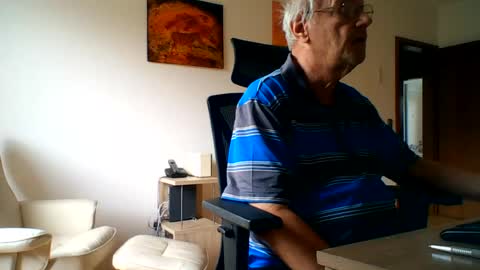 Snapshot of camcologne chatting on 07-22-26, 08:50 camcologne online show from 07-22-26, 08:50