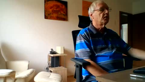 Snapshot of camcologne chatting on 07-24-26, 08:45 camcologne online show from 07-24-26, 08:45