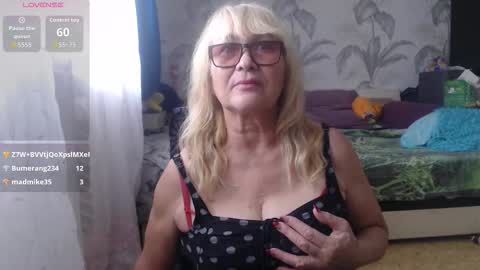 CamDiva1 online show from 11-02-25, 06:49