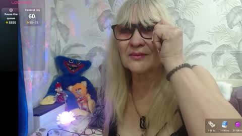 Snapshot of camdiva1 chatting on 02-05-26, 02:33 CamDiva1 online show from 02-05-26, 02:33