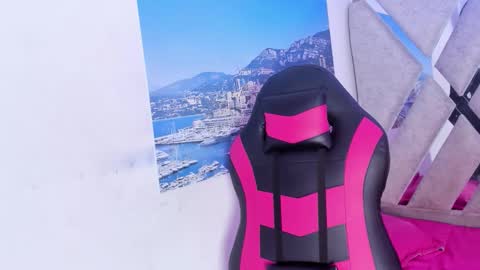 Snapshot of cameron_lux4 chatting on 11-21-25, 01:21 CAMERON online show from 11-21-25, 01:21