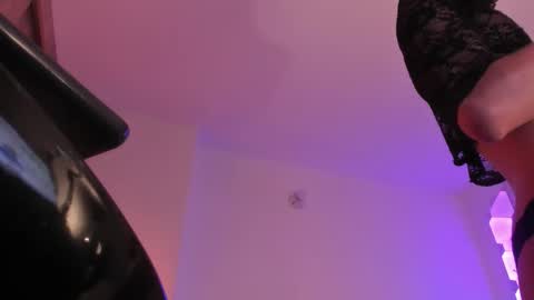 Snapshot of cameron_lyra chatting on 01-19-26, 01:42 Cameron online show from 01-19-26, 01:42