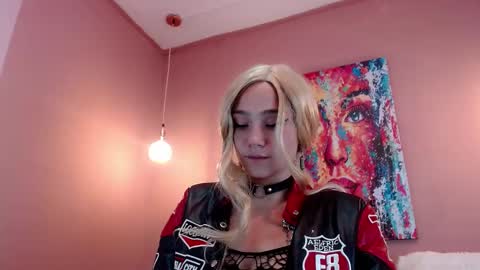 Snapshot of cami_fire chatting on 10-04-25, 09:57 Cami online show from 10-04-25, 09:57