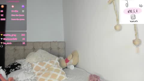 Snapshot of cami_hunter chatting on 01-13-25, 11:06 online show from 01-13-25, 11:06