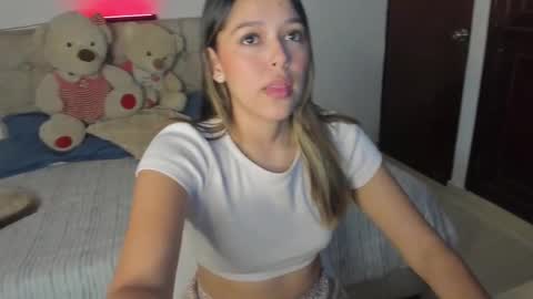 Snapshot of cami_hunter chatting on 09-15-25, 05:13 online show from 09-15-25, 05:13